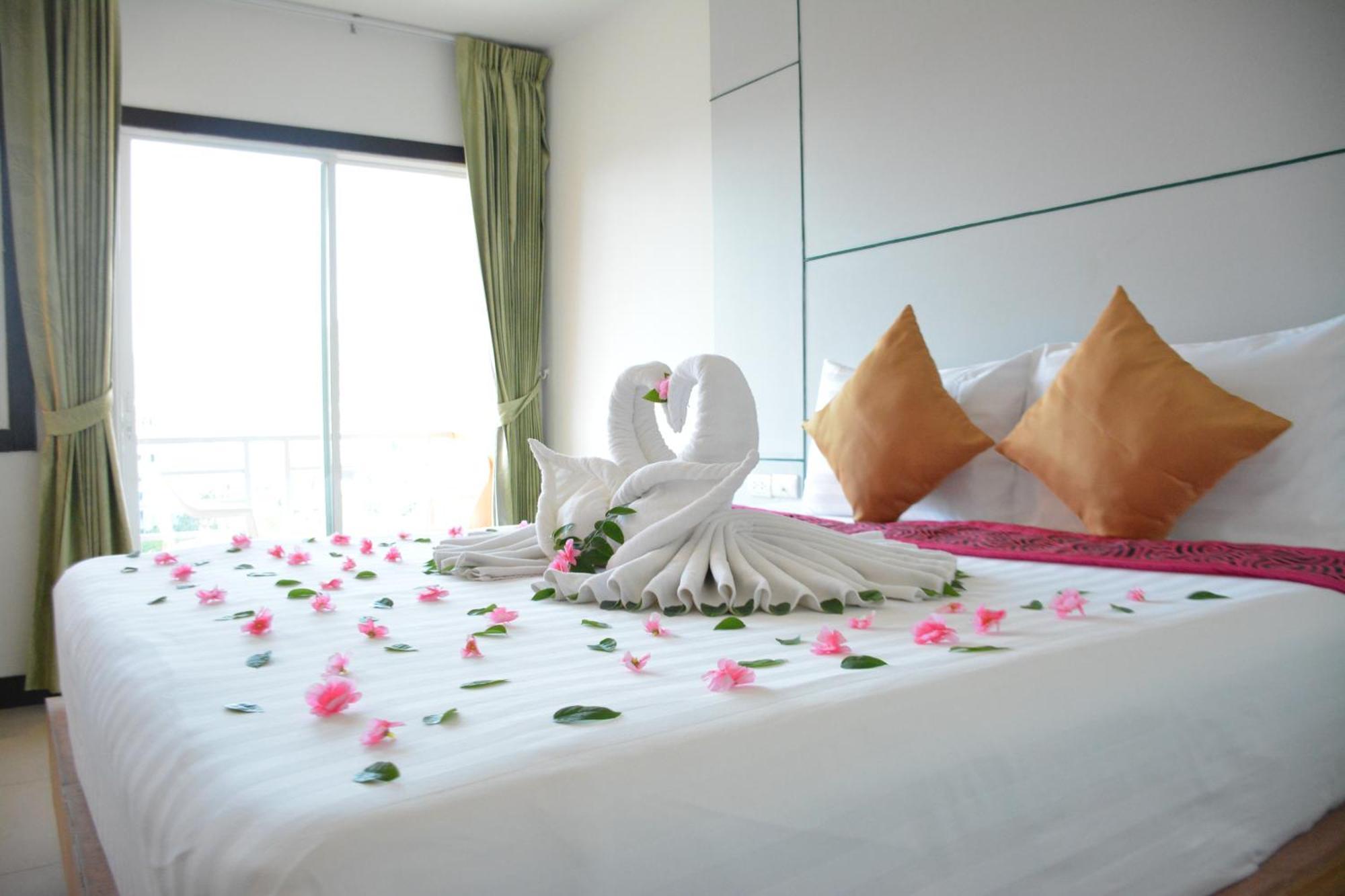 Zephyr Grand Hotel Patong Exterior photo