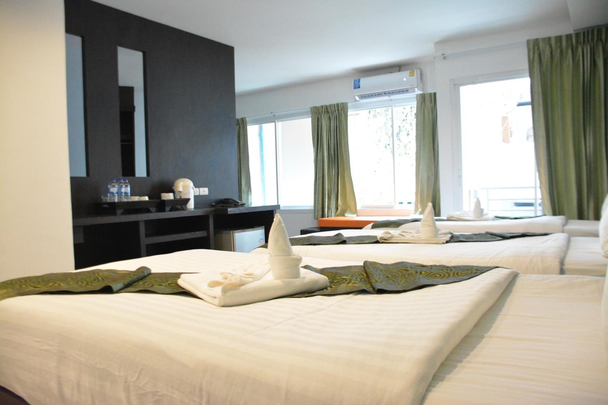 Zephyr Grand Hotel Patong Exterior photo