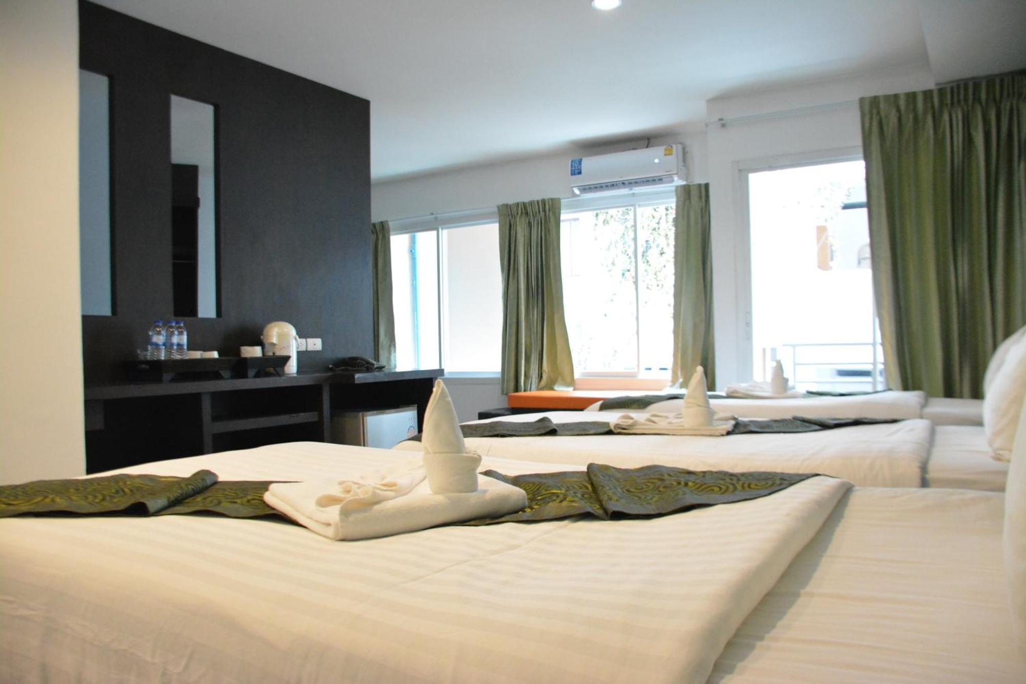 Zephyr Grand Hotel Patong Exterior photo