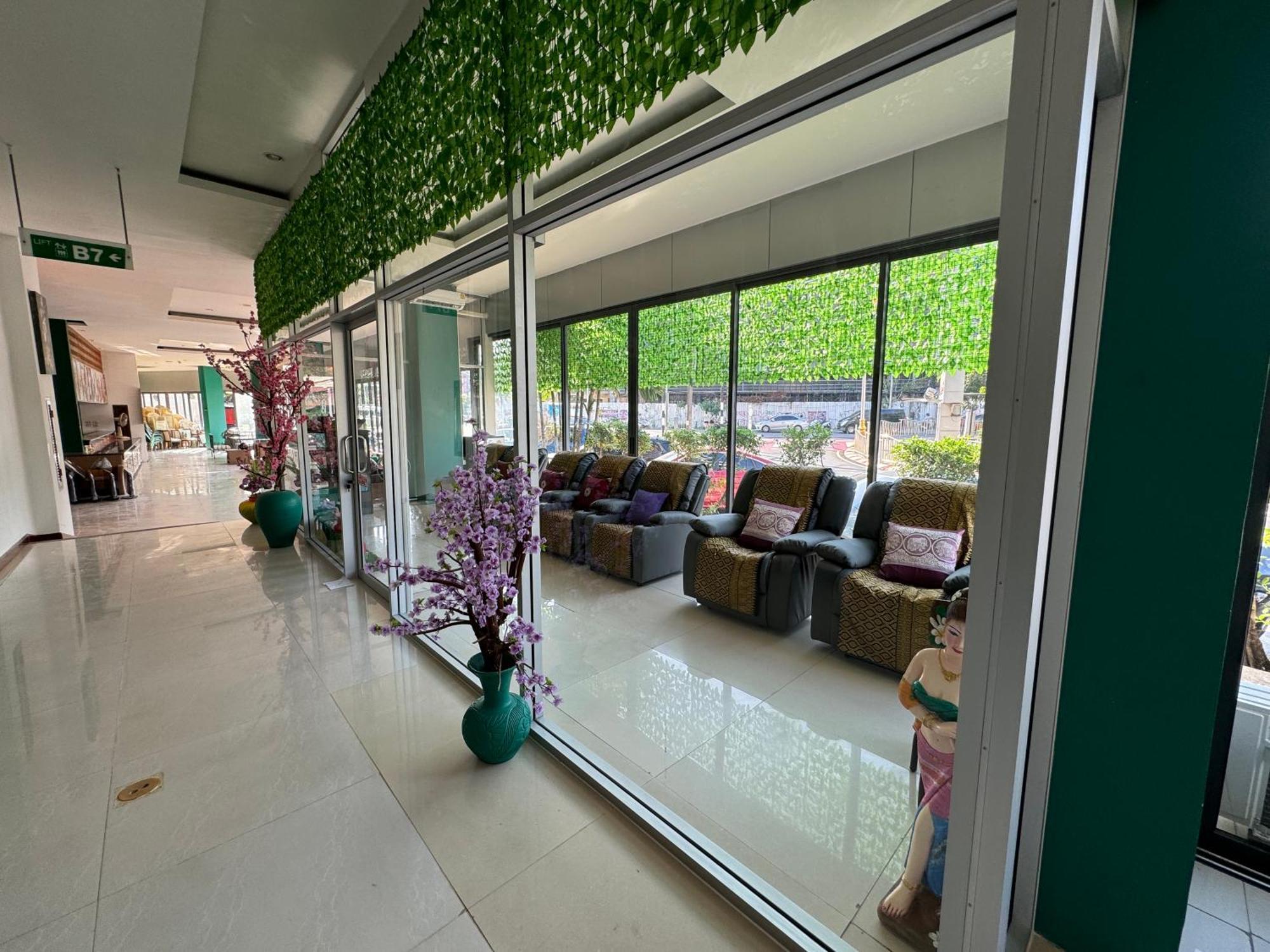 Zephyr Grand Hotel Patong Exterior photo