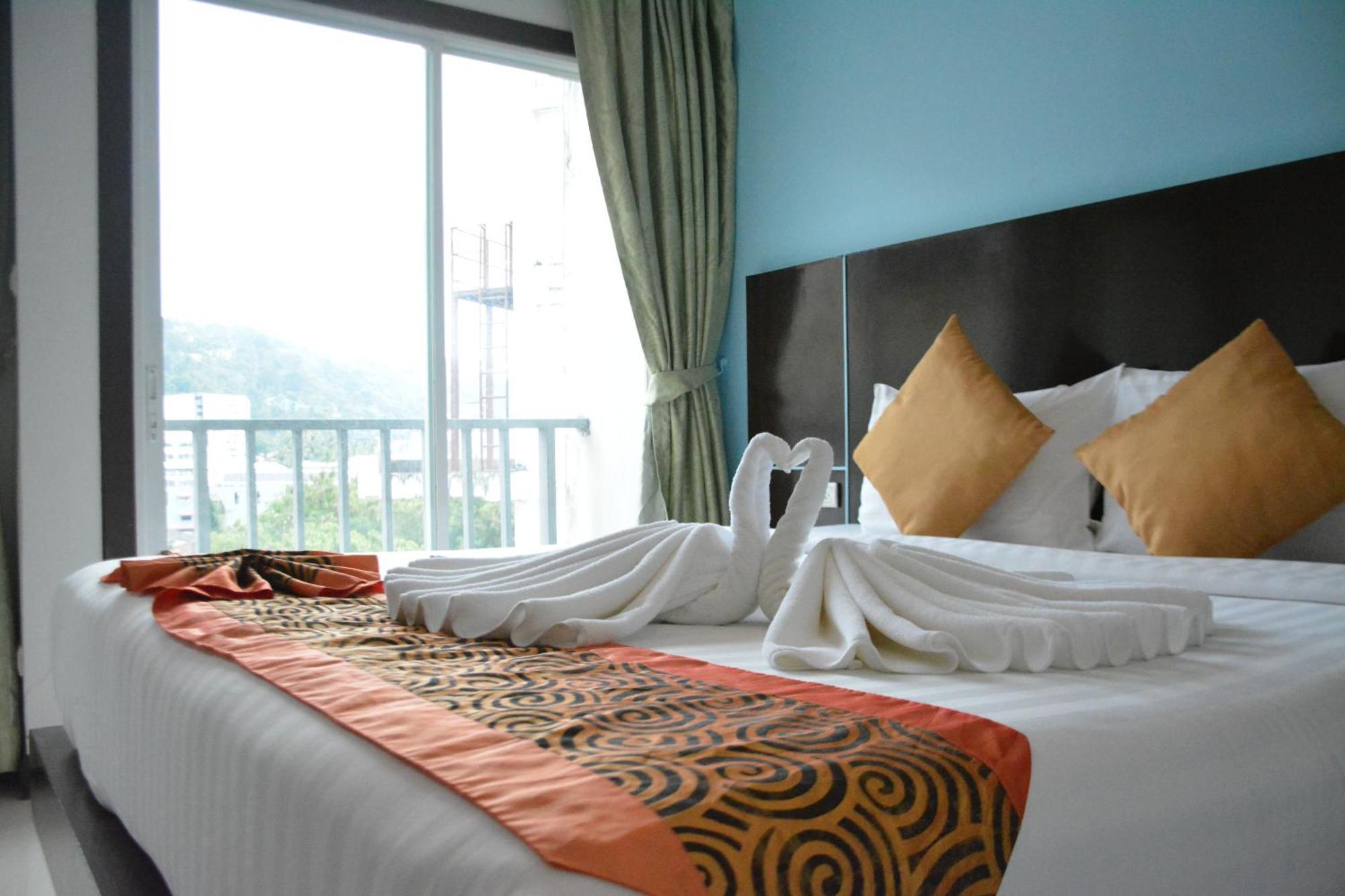 Zephyr Grand Hotel Patong Exterior photo