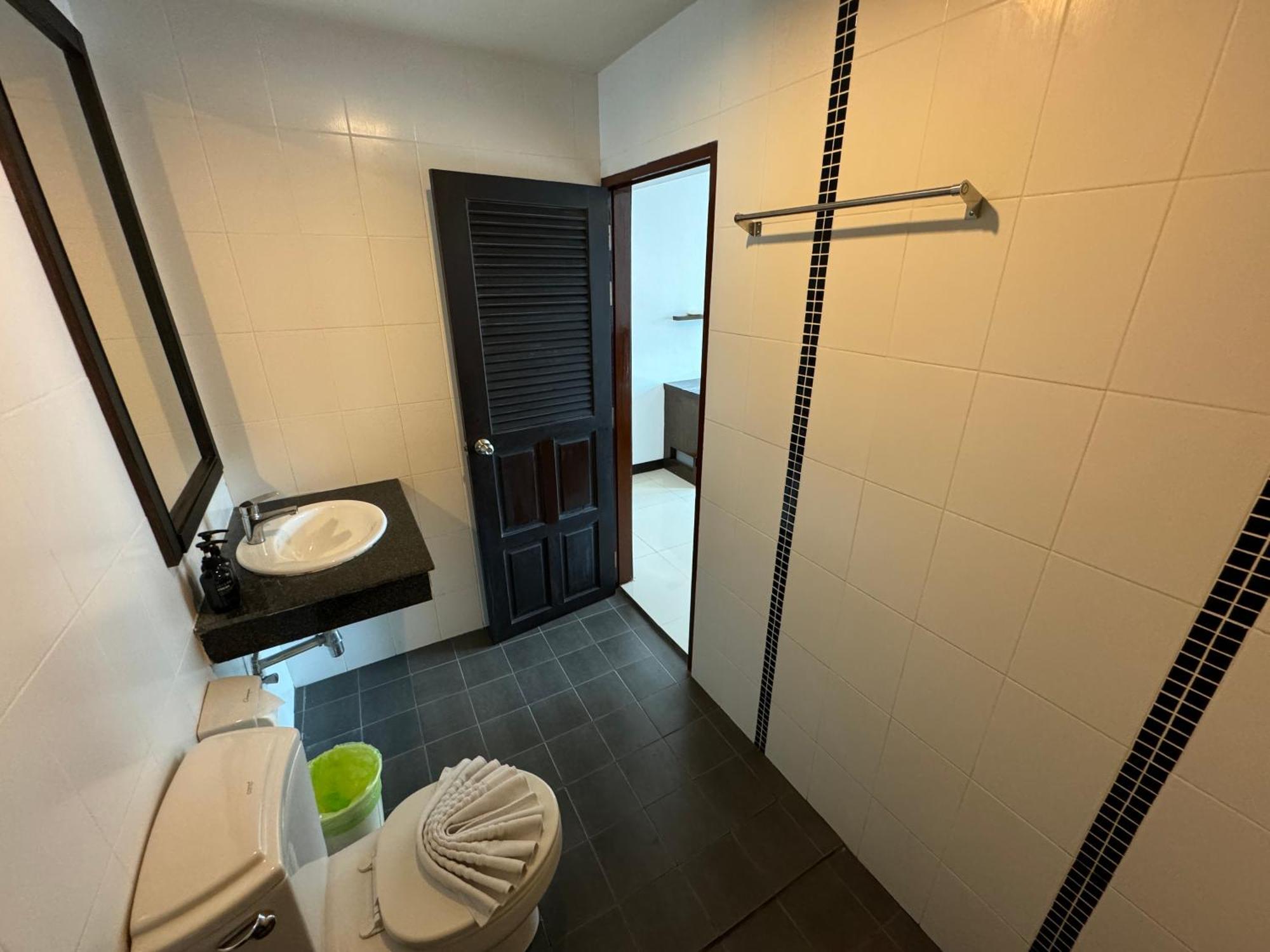 Zephyr Grand Hotel Patong Exterior photo