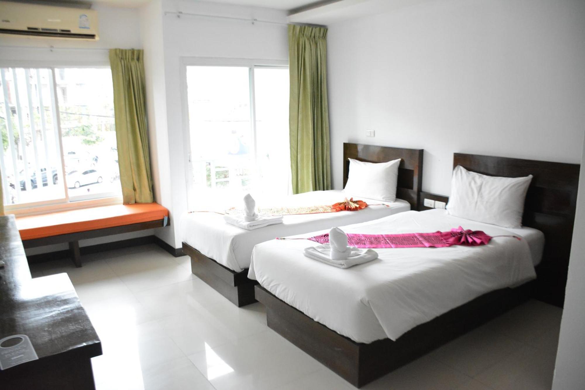 Zephyr Grand Hotel Patong Exterior photo