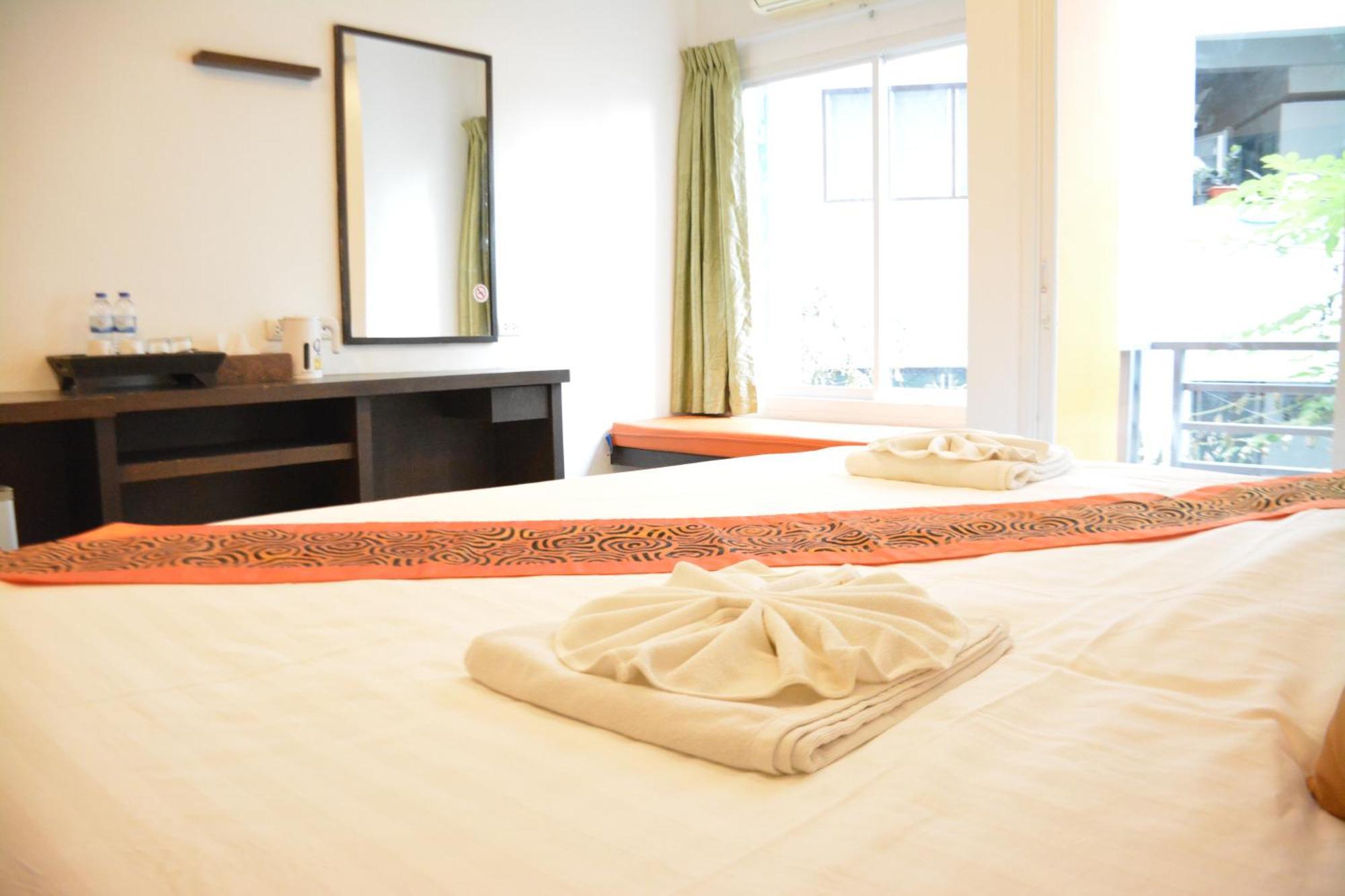 Zephyr Grand Hotel Patong Exterior photo