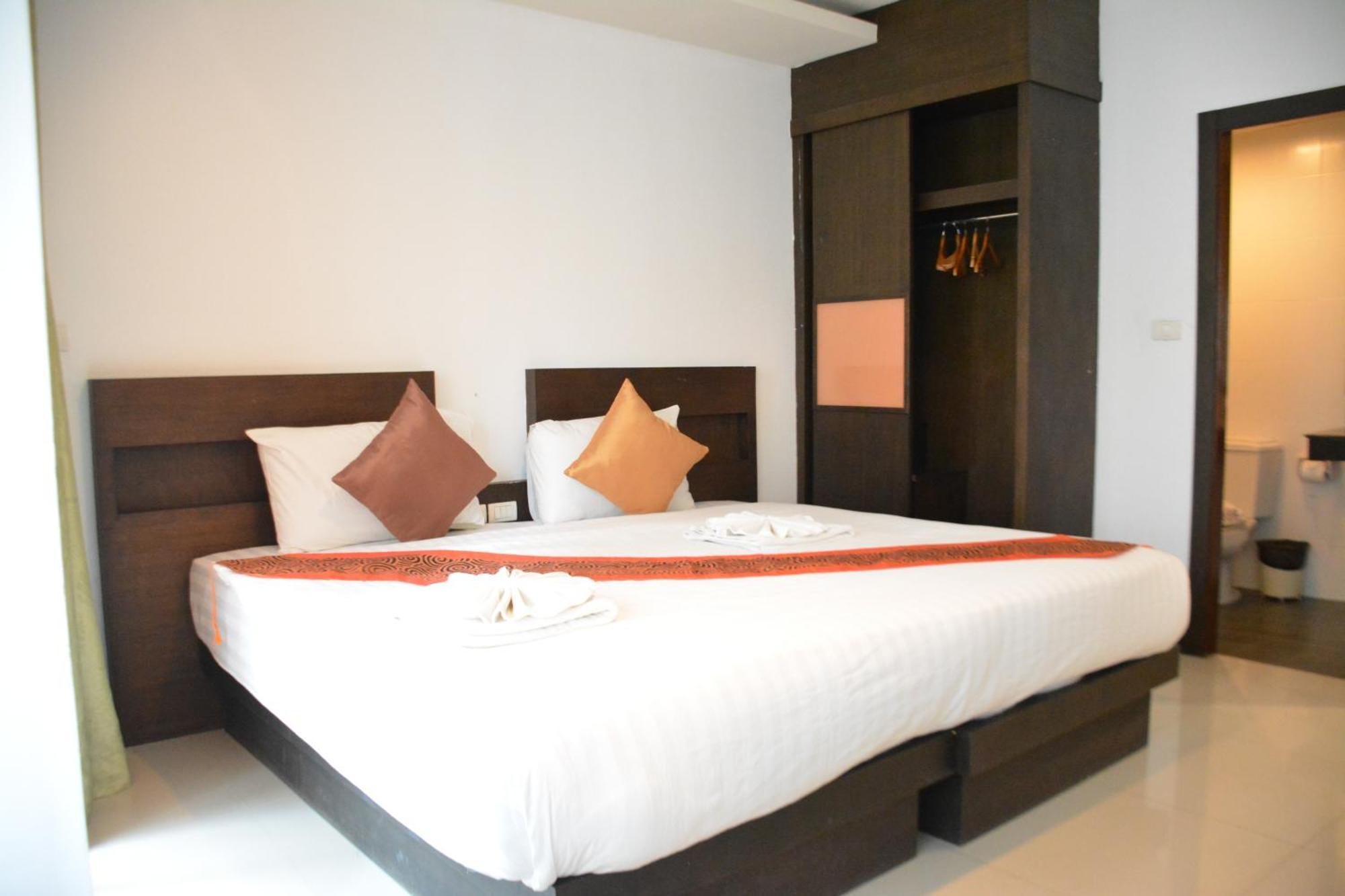 Zephyr Grand Hotel Patong Exterior photo