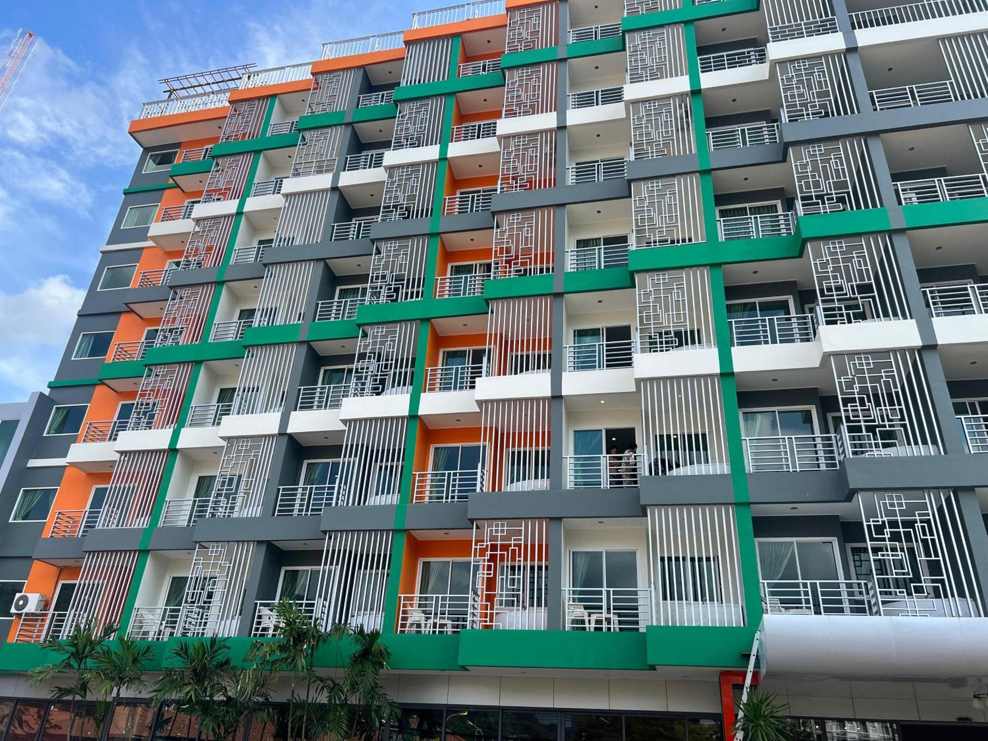 Zephyr Grand Hotel Patong Exterior photo
