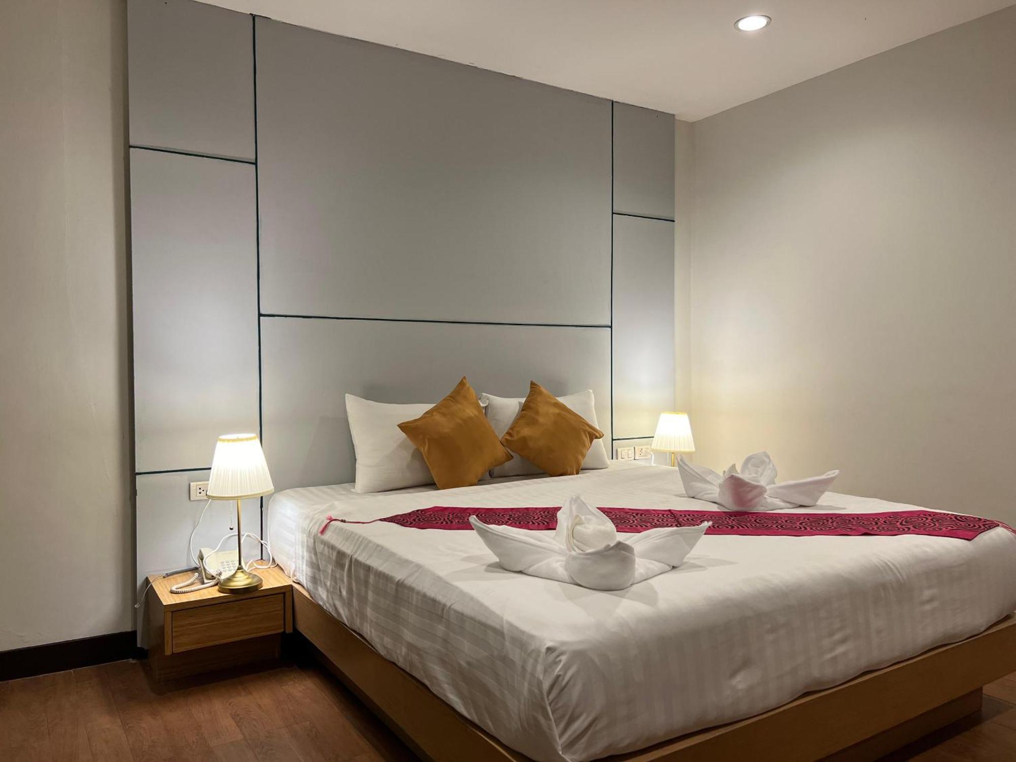 Zephyr Grand Hotel Patong Exterior photo