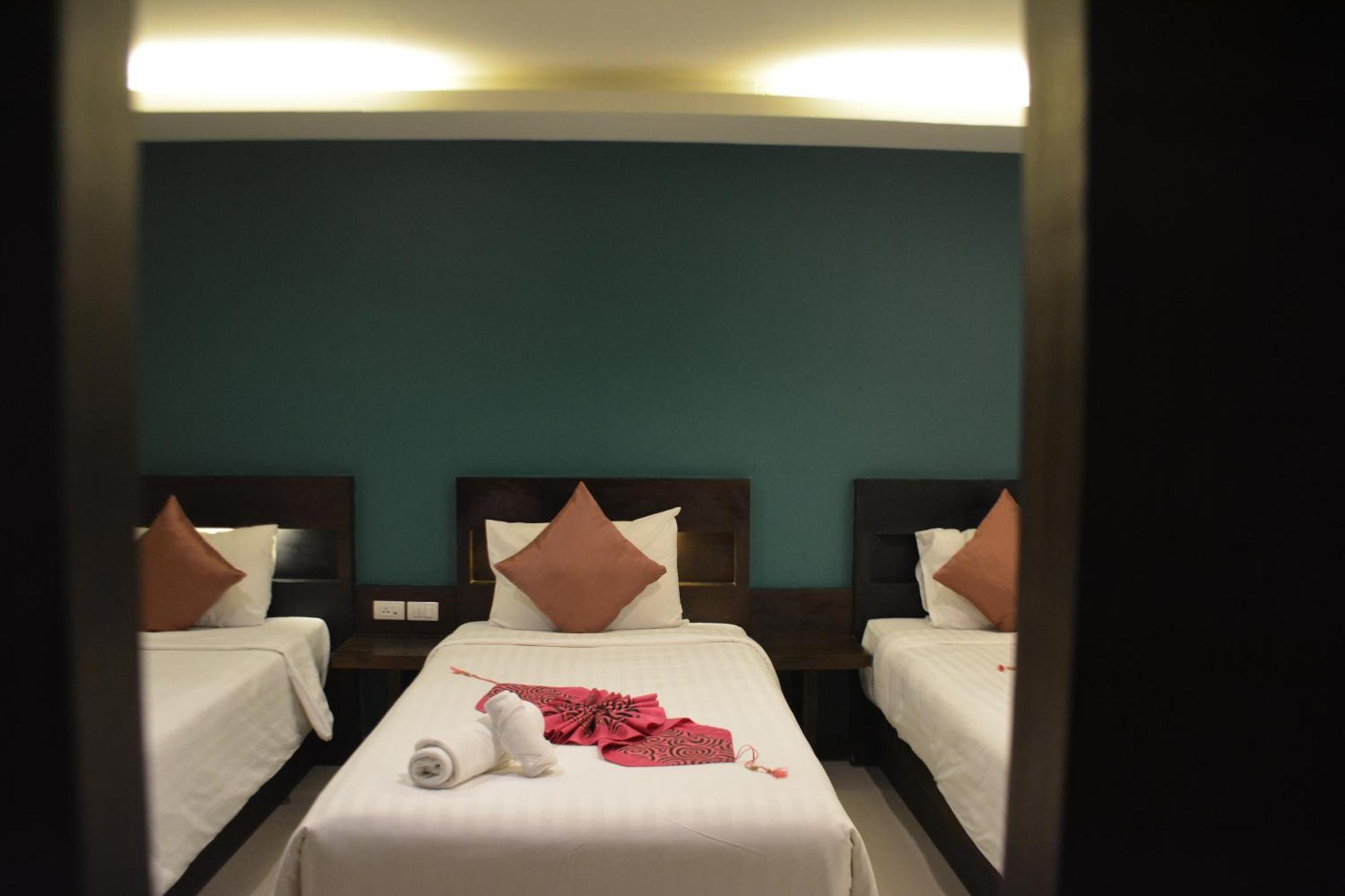 Zephyr Grand Hotel Patong Exterior photo