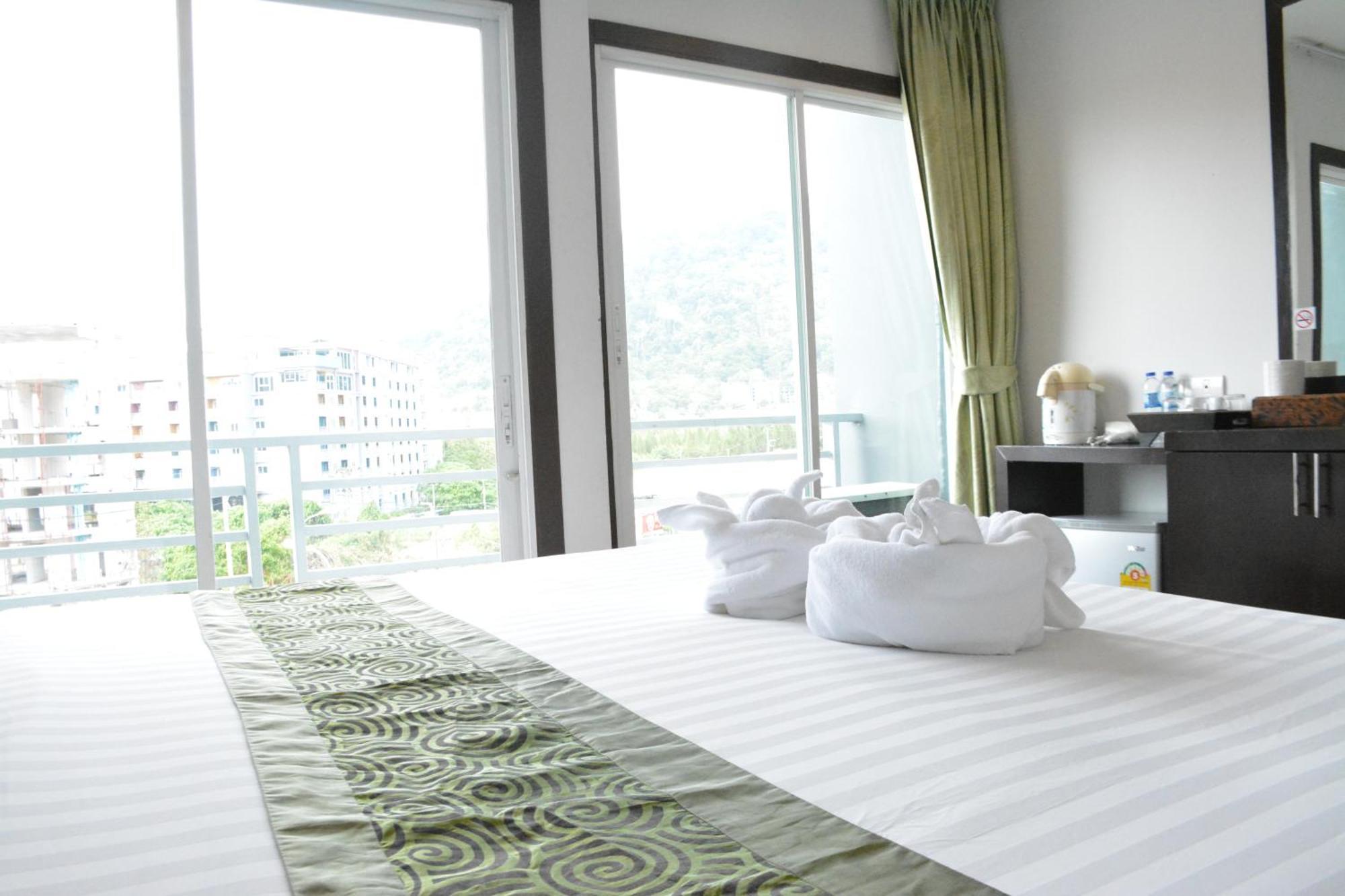 Zephyr Grand Hotel Patong Exterior photo